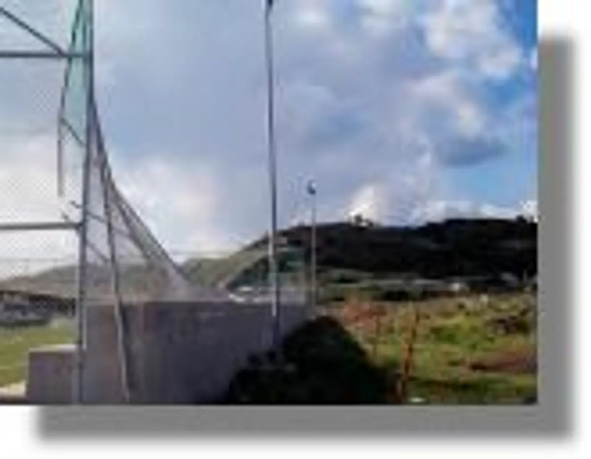 Αντικατάσταση των καταστραφέντων σωλήνων και πρόσθετη στήριξη του γηπέδου 5χ5 στη Γούρνα