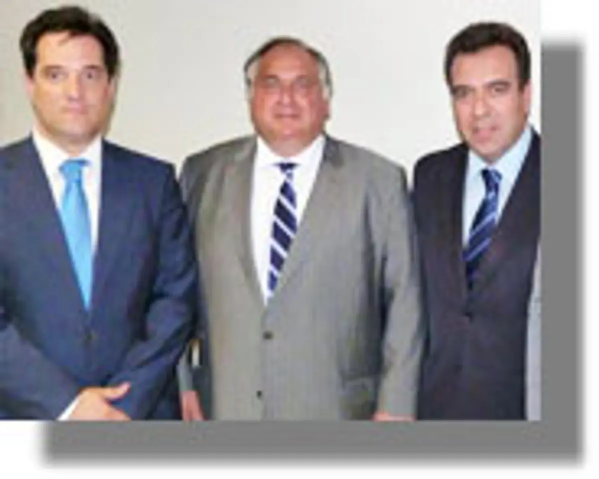 Συνάντηση του Γ. Παυλή με τον Υφυπουργό Εξωτερικών κ. Τσιάρα και τον πρόεδρο του ελληνισμού της διασποράς κ. Άδωνι Γεωργιάδη!