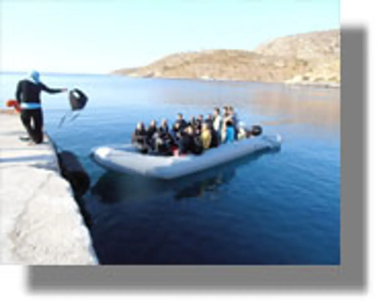 19 παράνομοι μετανάστες στο Φαρμακονήσι - Βομβαρδίζονται τα νησιά του Ανατολικού Αιγαίου από τα απέναντι παράλια