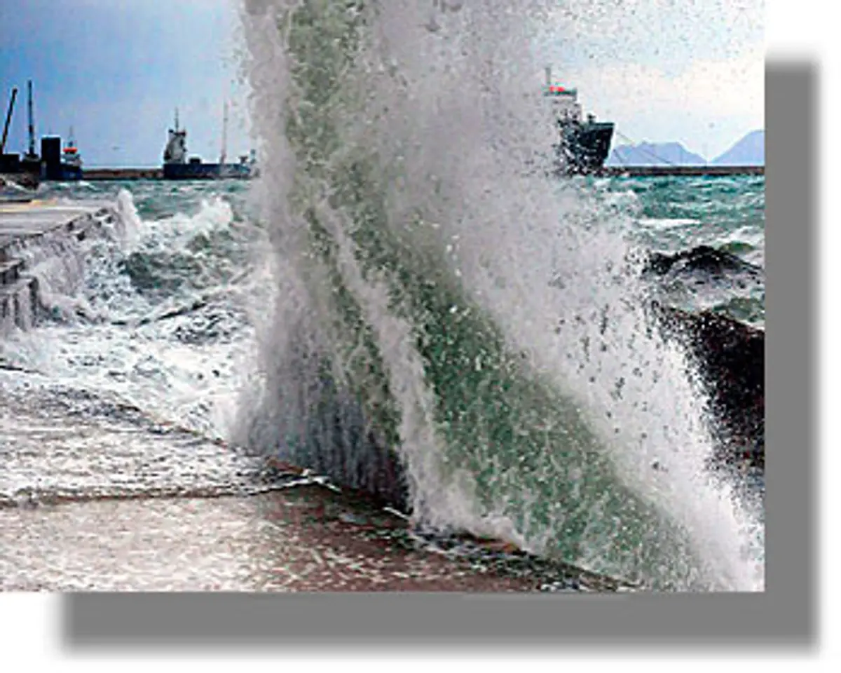 Δεμένα τα πλοία λόγω απαγορευτικού