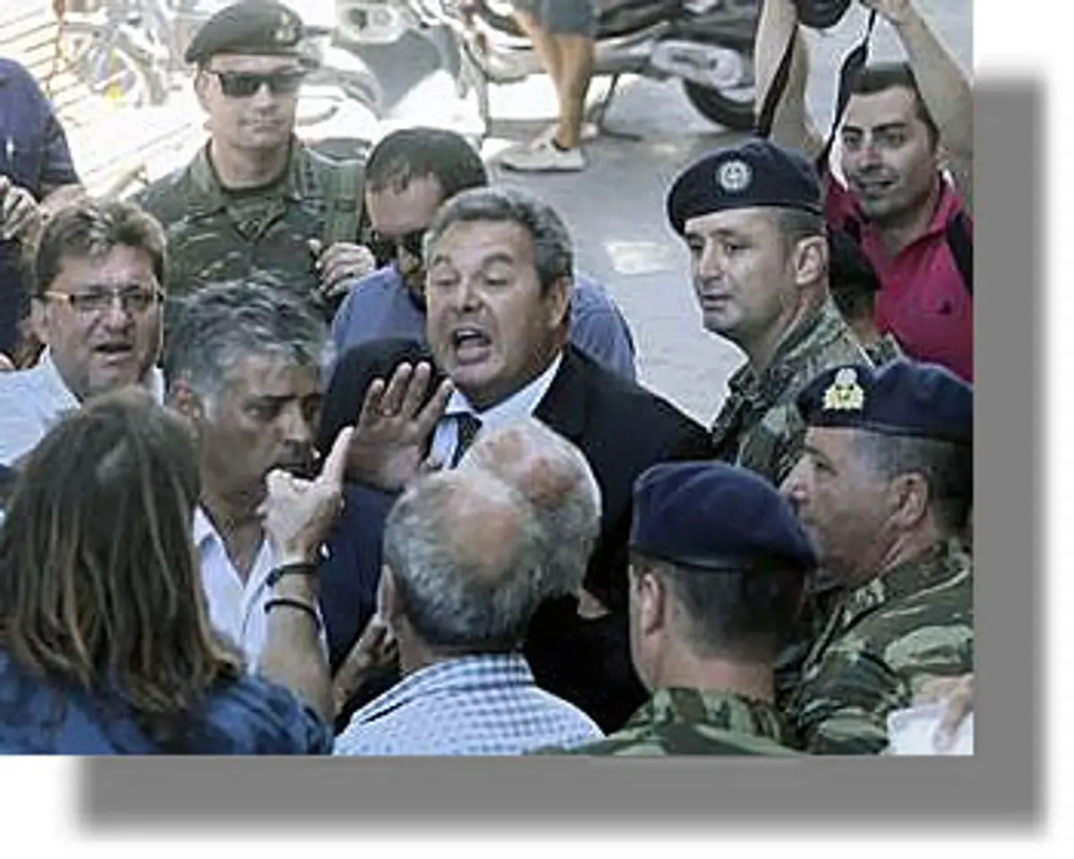 Η Ένωση Αστυνομικών Β. Δωδεκανήσου απαντάει στον Π. Καμμένο για τα επεισόδια στην Κω