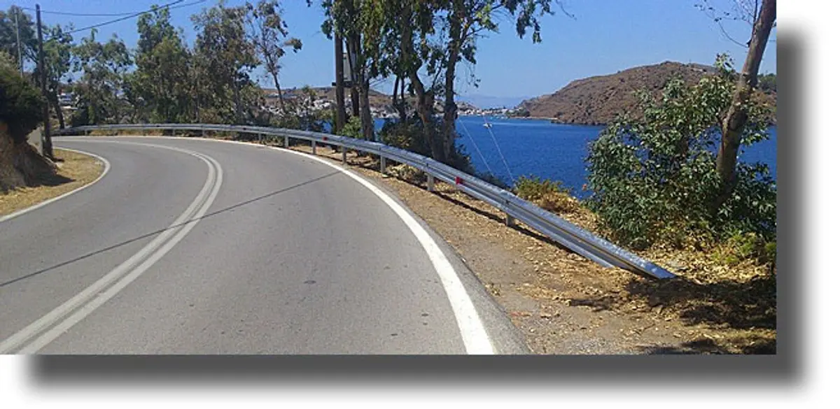 ΠΑΤΜΟΣ: Τοποθέτηση προστατευτικών στηθαίων στους δρόμους