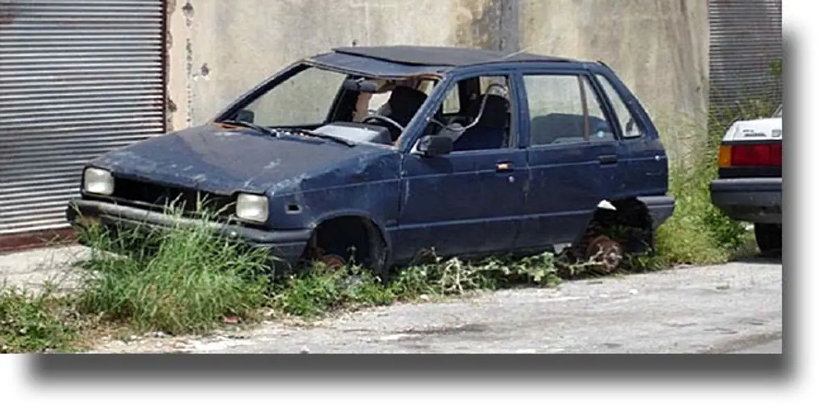 ΛΕΡΟΣ: “Σκούπα” στα εγκαταλελειμμένα οχήματα από τον Δήμο