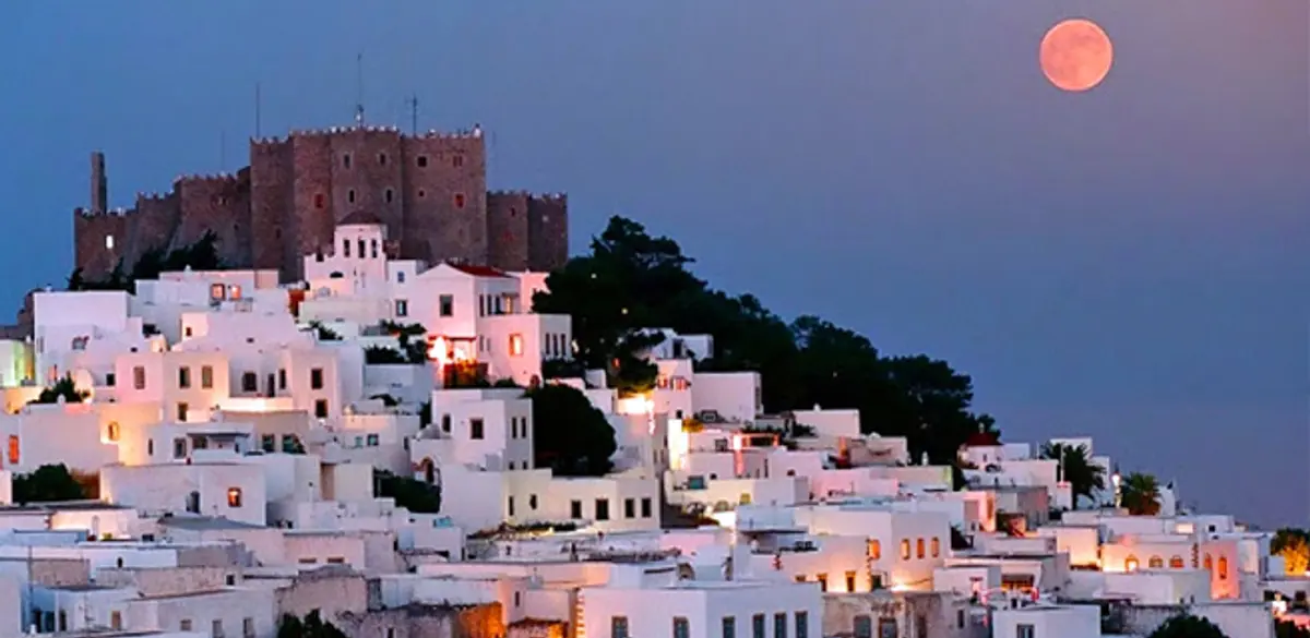 Πάτμος: Την κήρυξη του νησιού σε κατάσταση έκτακτης ανάγκης ζητά ο Περιφερειάρχης