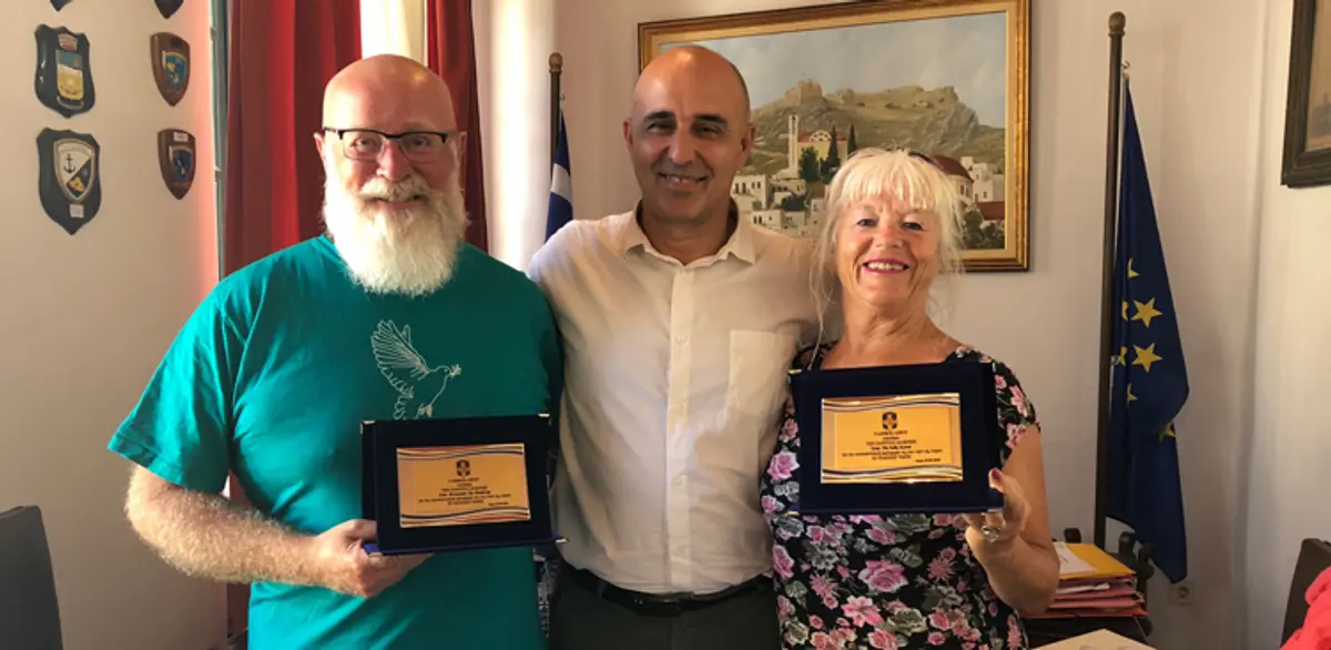 ΛΕΡΟΣ: Ζευγάρι Δανών τουριστών τίμησε ο Δήμαρχος