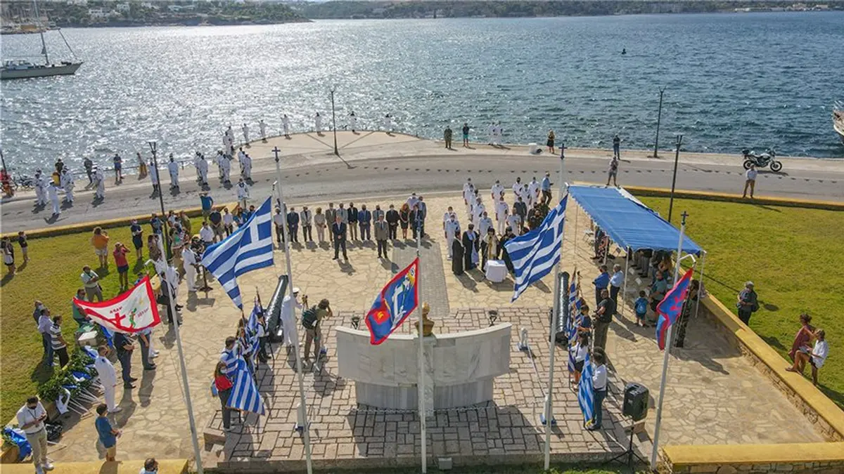 Λέρος: Η τελετή για την 77η επέτειο από τη βύθιση του αντιτορπιλικού «Βασίλισσα Όλγα»