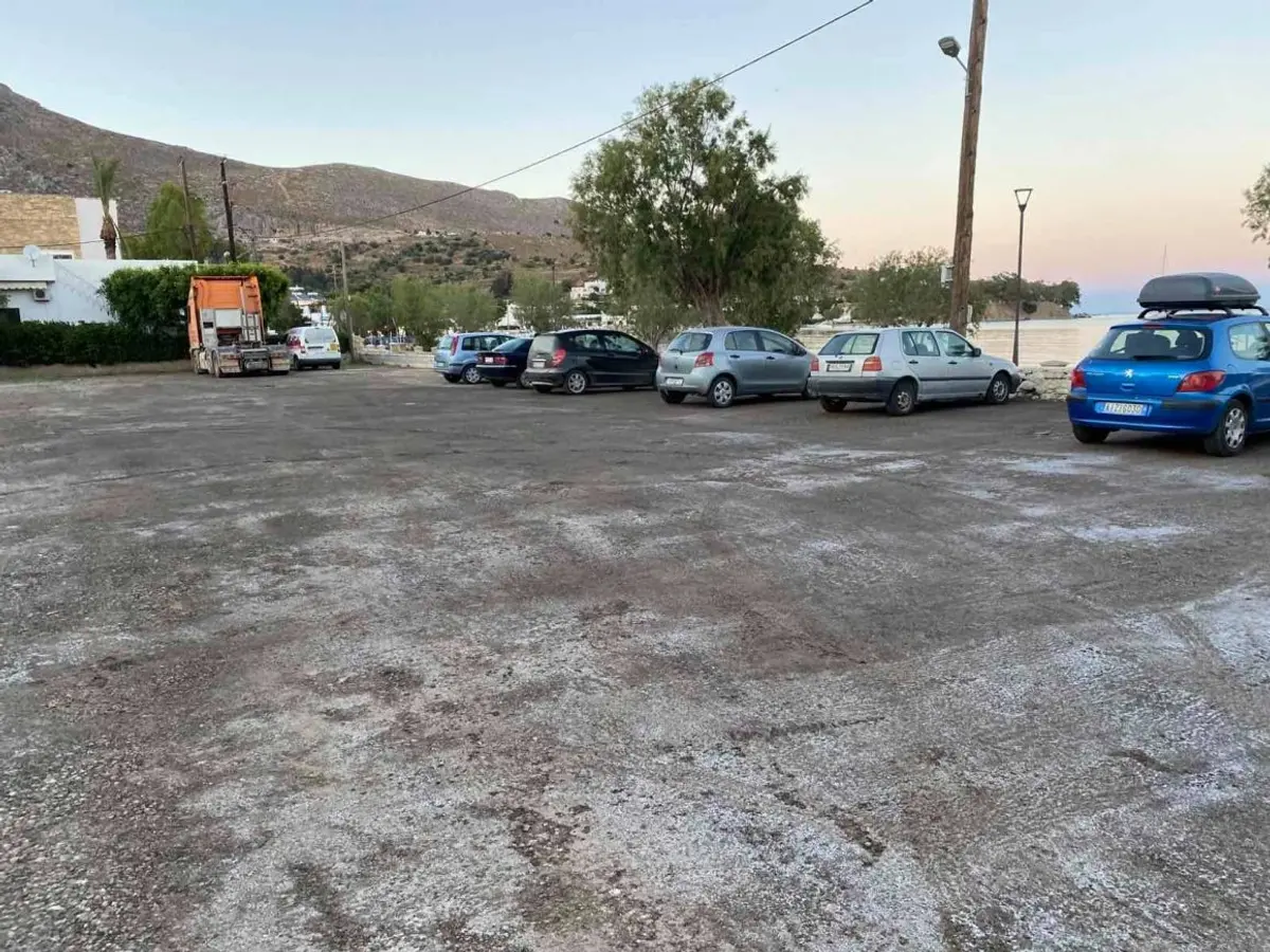 Λέρος: Εργασίες συντήρησης και ευπρεπισμού Δημοτικού Πάρκινγκ Αλίντων