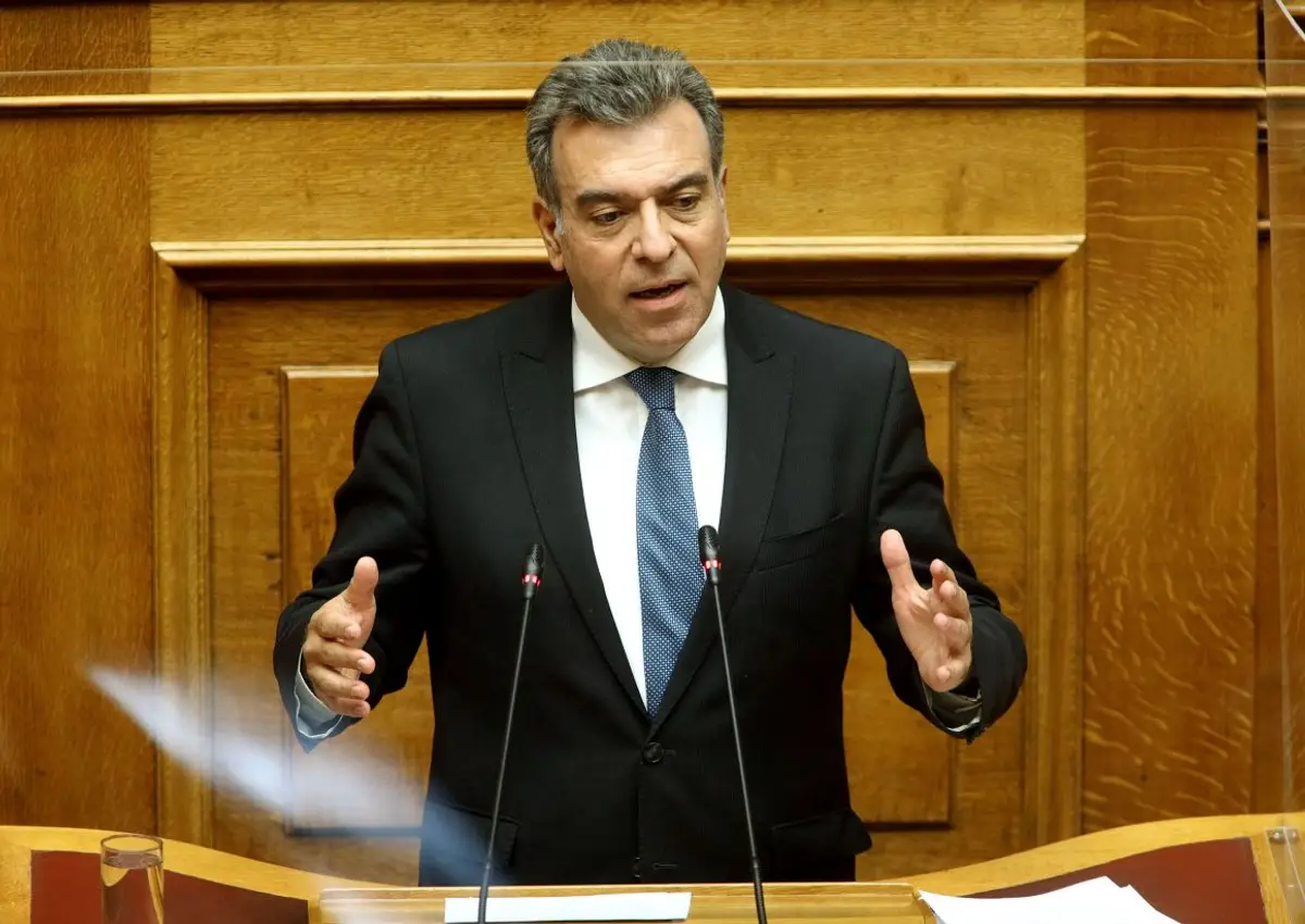 Την αύξηση του ορίου των ενισχύσεων για τις συνδεδεμένες επιχειρήσεις, προτείνει ο Μάνος Κόνσολας