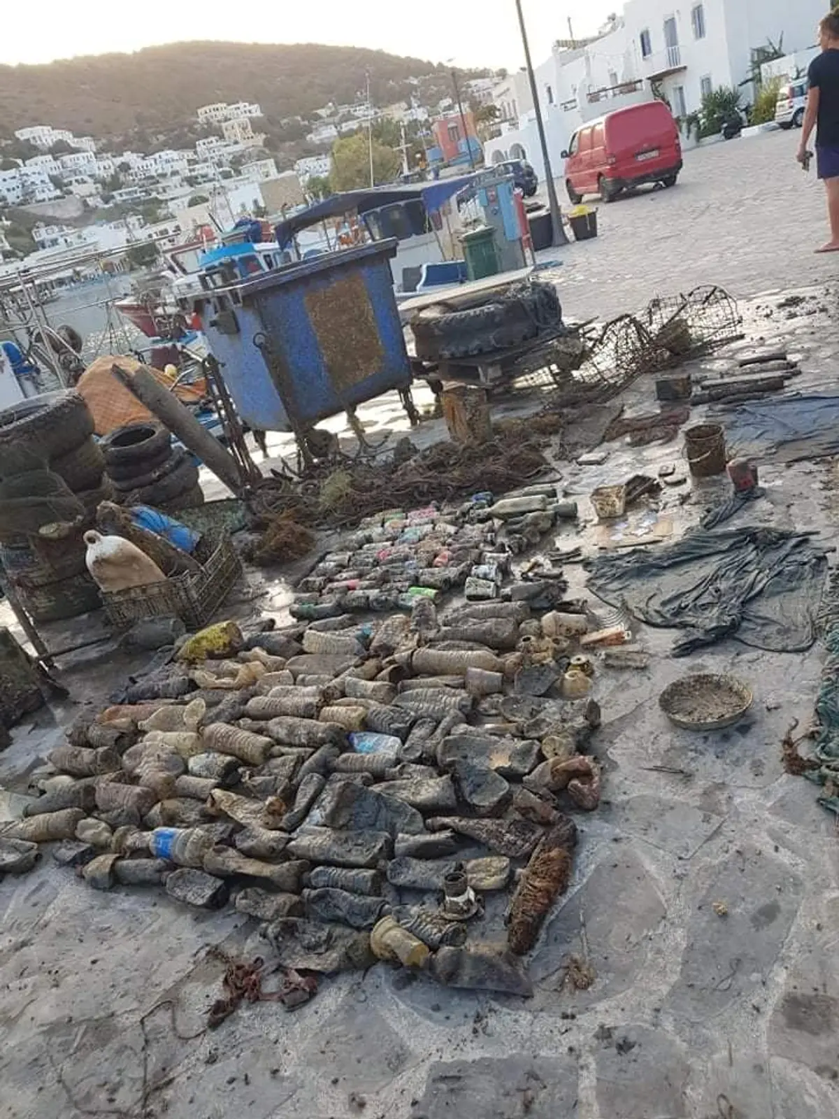 ΛΕΡΟΣ: ΥΠΟΒΡΥΧΙΟΣ ΚΑΘΑΡΙΣΜΟΣ ΣΤΟ ΛΙΜΕΝΑ ΞΗΡΟΚΑΜΠΟΥ, ΠΑΝΤΕΛΙΟΥ ΚΑΙ ΣΤΟ ΚΟΛΠΟ ΤΕΜΕΝΙΩΝ