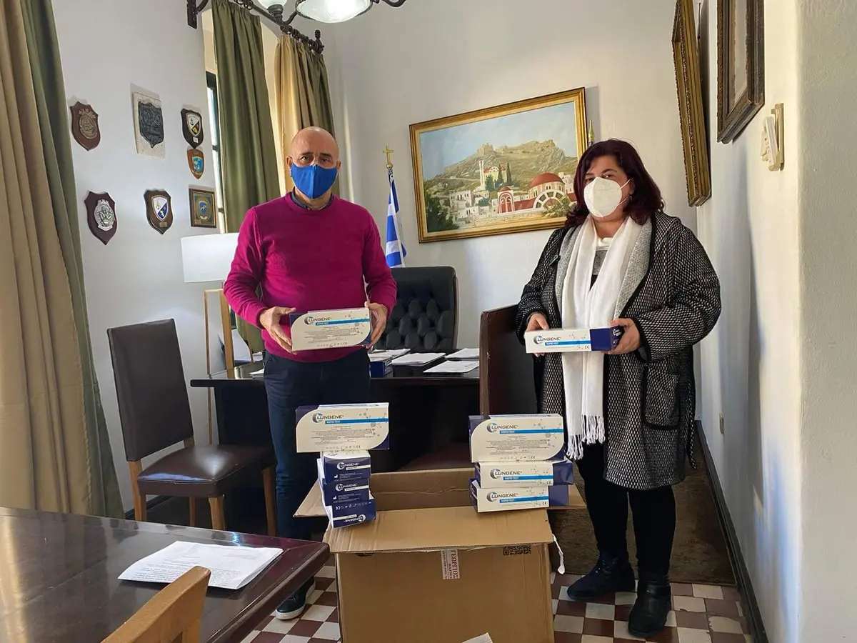 Λέρος: Παραδόθηκαν στα σχολεία 1000 Self Test από την Πρόεδρο της Δευτεροβάθμιας Σχολικής Επιτροπής