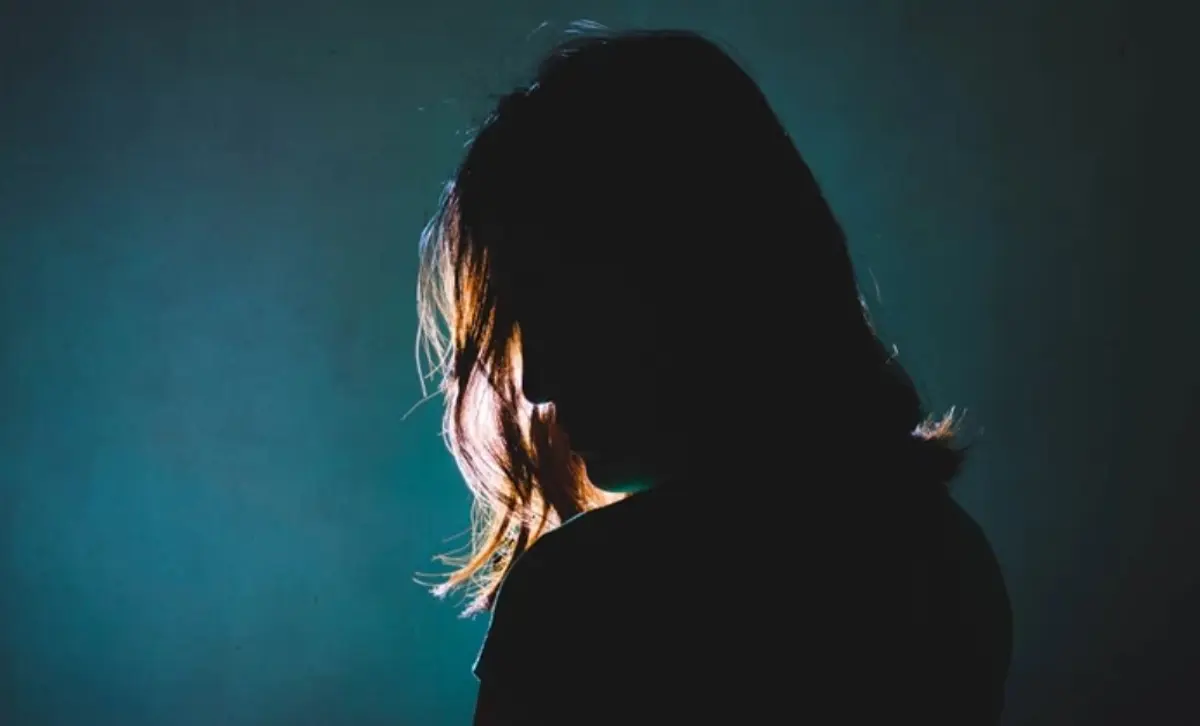 Καταγγελία βιασμού στην Κάλυμνο: “Με το που είπα το όνομα του δράστη, ο αστυνομικός μου είπε να μην κάνω τίποτα”