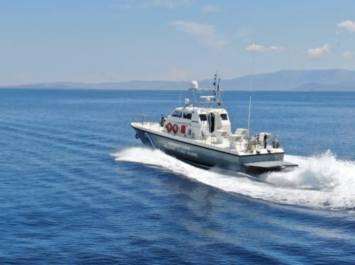 Λέρος: Καταδίωξη και σύλληψη 16χρονου διακινητή – Μετέφερε με ταχύπλοο 29 αλλοδαπούς