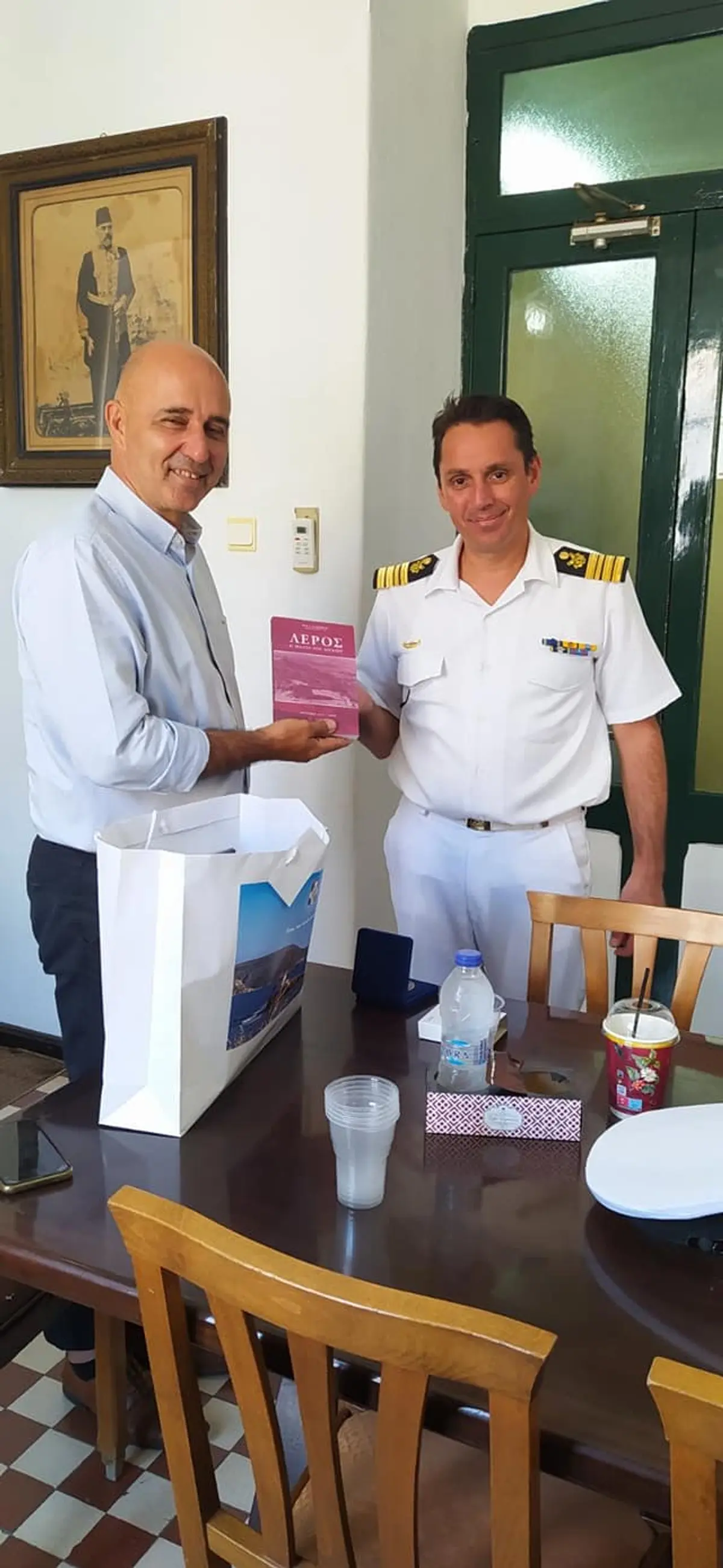 Λέρος: Επίσκεψη απερχόμενου και νέου Λιμενάρχη στο γραφείο Δημάρχου