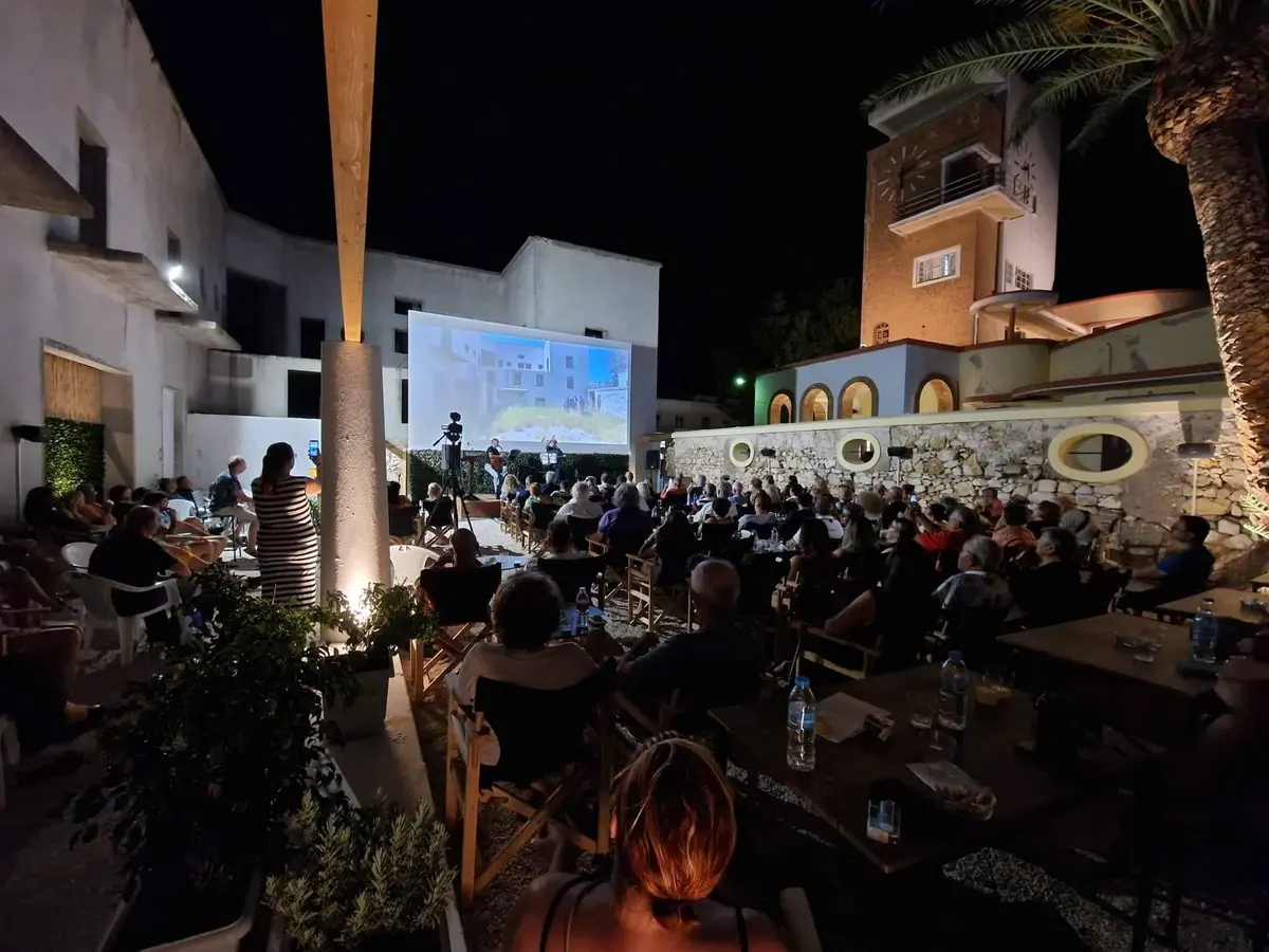 ΛΕΡΟΣ: ΑΝΟΙΞΕ ΤΙΣ ΠΥΛΕΣ ΤΟΥ Ο ΝΕΟΣ ΘΕΡΙΝΟΣ ΚΙΝΗΜΑΤΟΓΡΑΦΟΣ ΣΤΟ ΛΑΚΚΙ