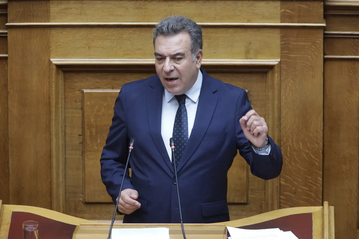 ΜΑΝΟΣ ΚΟΝΣΟΛΑΣ: «Χωρίς περικοπή οι συντάξεις για όσους συνταξιούχους εργάζονται. Σύνταξη και για όσους έχουν οφειλές στον ΕΦΚΑ»