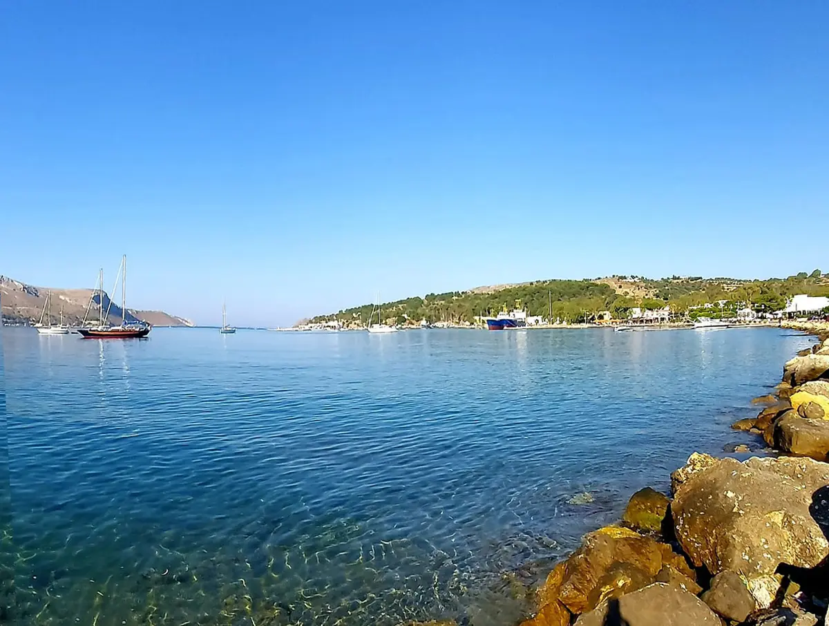 Λέρος: Προσάραξη ιστιοφόρου σκάφους στο λιμένα Λακκίου