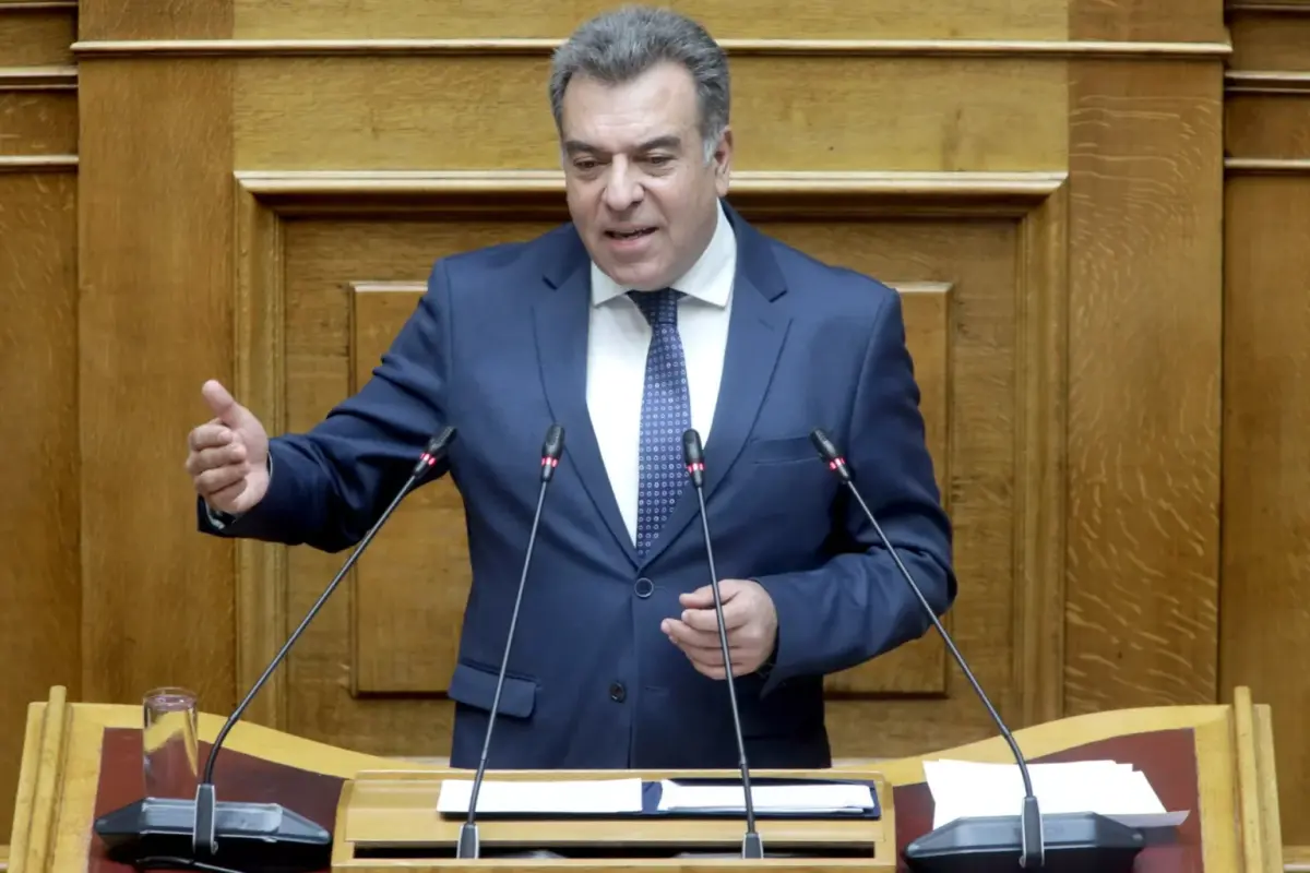 Μόνιμες προσλήψεις τακτικού προσωπικού για τον τομέα του ΕΚΑΒ στην Κάρπαθο, ζητά ο Μάνος Κόνσολας