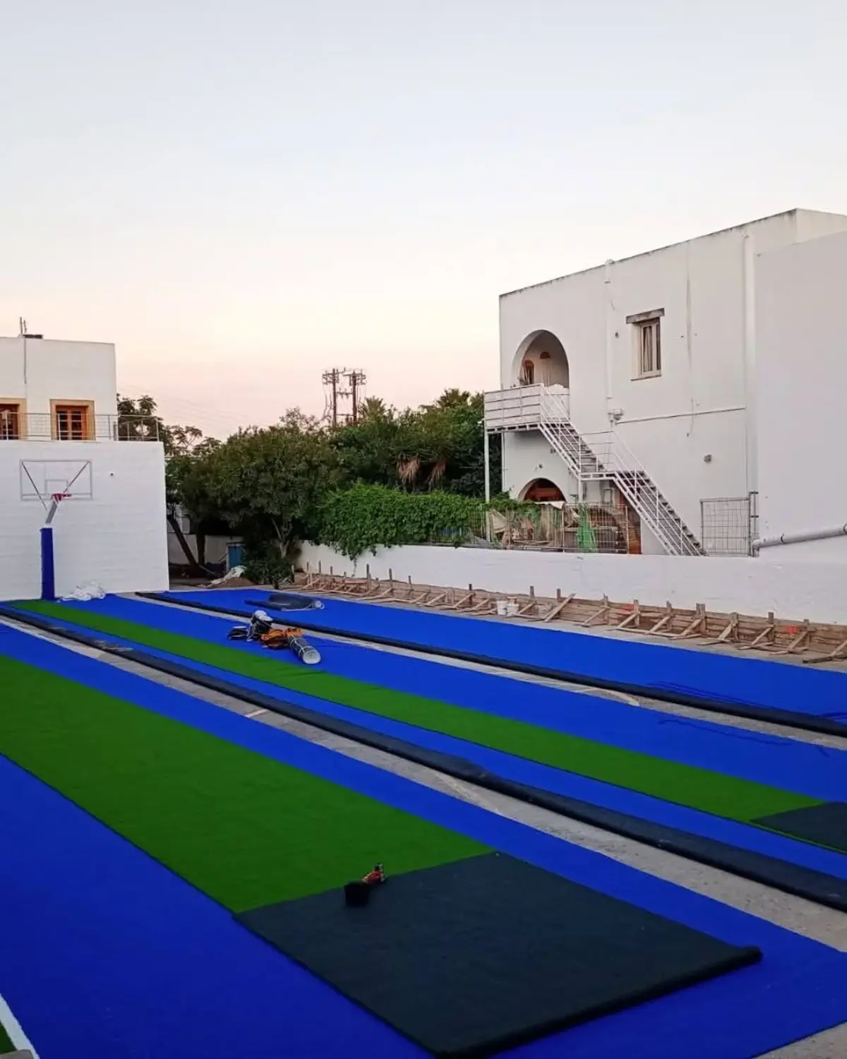 Δήμαρχος Πάτμου: Ολοκληρώνεται με ταχείς ρυθμούς η ανακατασκευή του παλιού και επικίνδυνου γηπέδου στο Δημοτικό Σχολείο Σκάλας