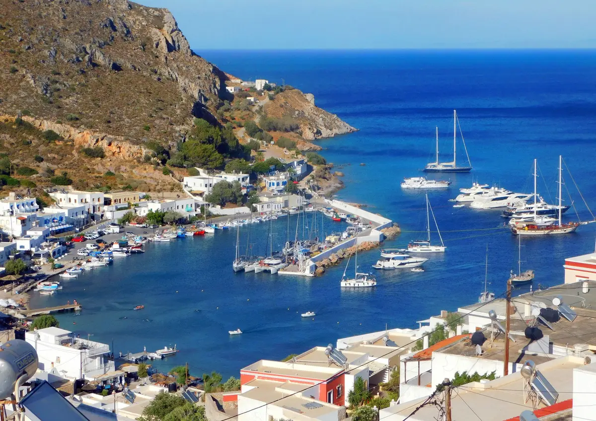 Leros: Coast Guard assists 27-year-old injured man at Panteli