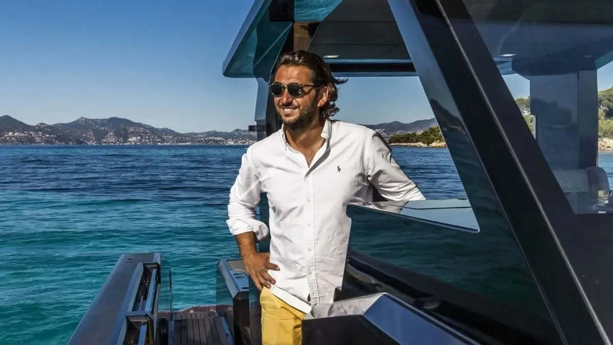 Μυστήριο με την εξαφάνιση Τούρκου επιχειρηματία που ταξίδευε προς τη Μύκονο – Βρέθηκε το σκάφος του διαλυμένο