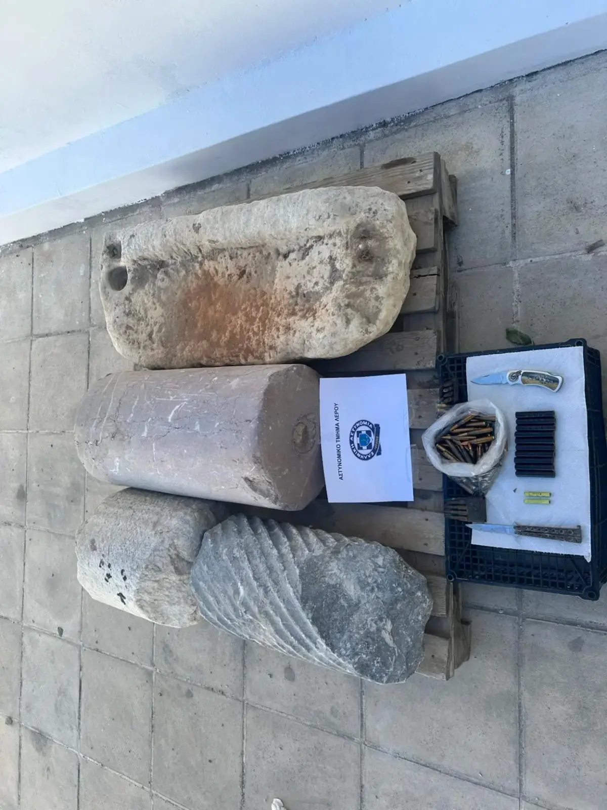 Λειψοί: Σύλληψη ημεδαπού για κατοχή αρχαιοτήτων, φυσιγγίων και κροτίδων