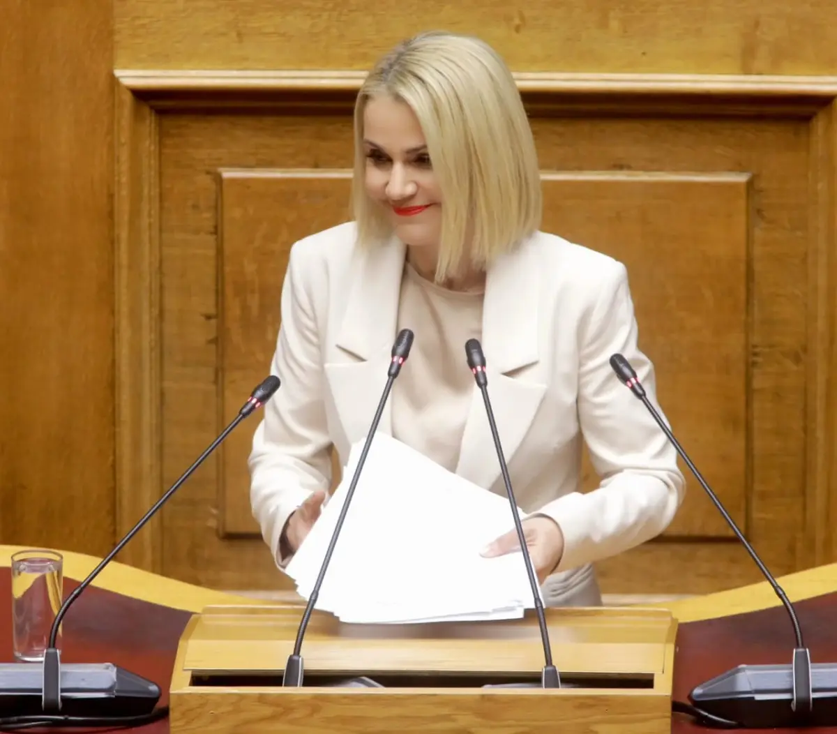 Την αύξηση της χρηματοδότησης για την πράσινη μετάβαση του λιμανιού της Ρόδου, ζήτησε η Μίκα Ιατρίδη από τα συναρμόδια Υπουργεία.