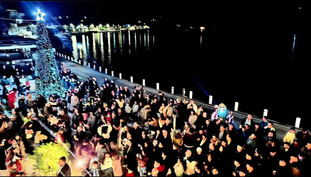 Πάτμος: Οι εκδηλώσεις για τη φωταγώγηση του Χριστουγεννιάτικου Δένδρου του Δήμου