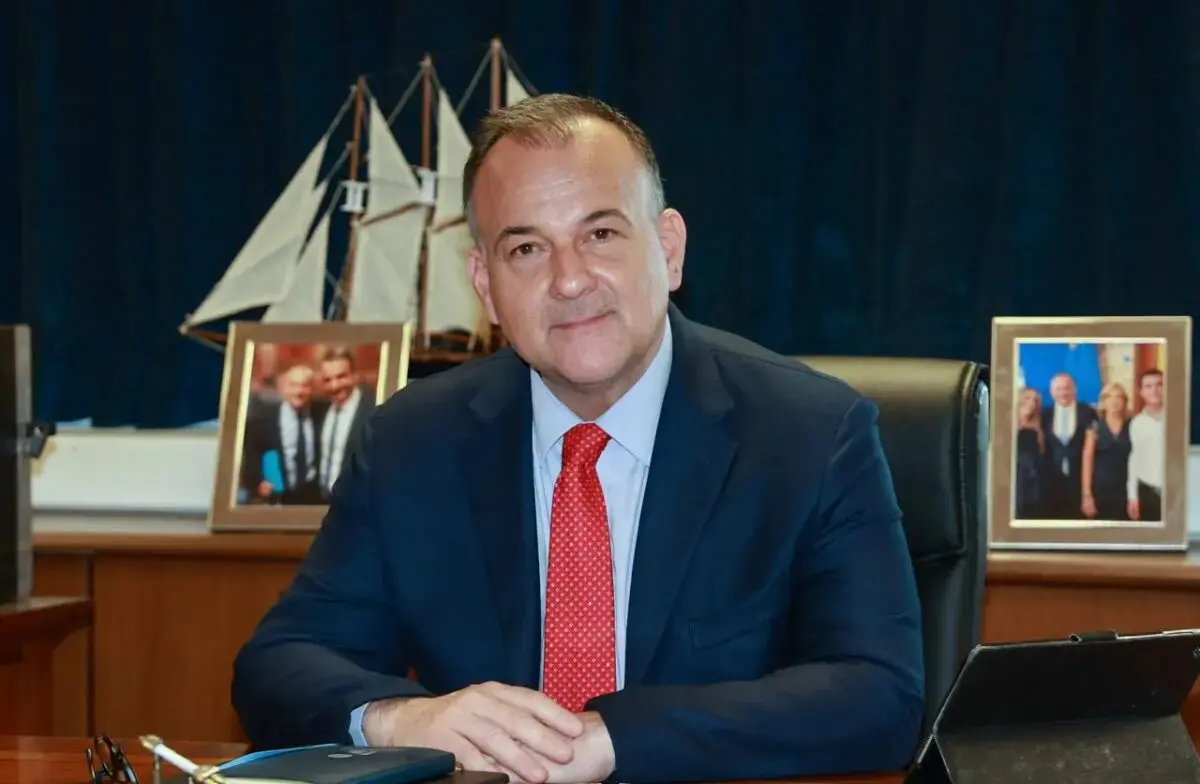 Γιάννης Παππάς: Σε κάθε νησί, μια φλόγα ελπίδας για την Ανάσταση