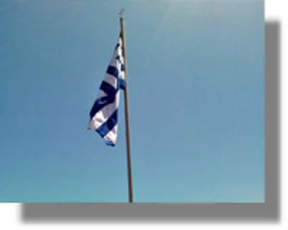 ΛΕΡΟΣ: Δημοτικός Σύμβουλος ανάρτησε Ελληνική Σημαία με ιστό 9 μέτρα στο Παντέλι!