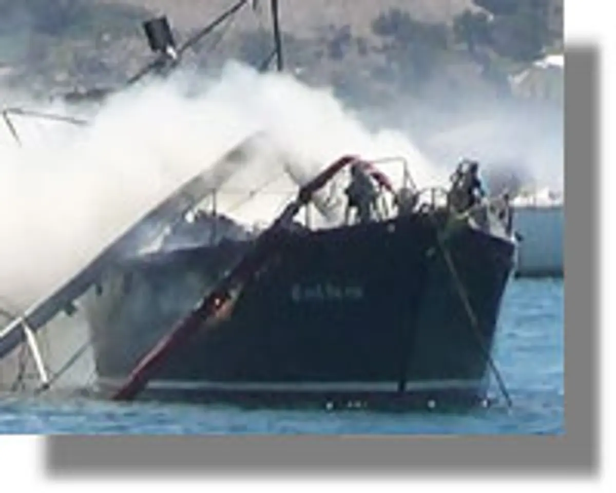 ιστιοπλοικο φωτιά