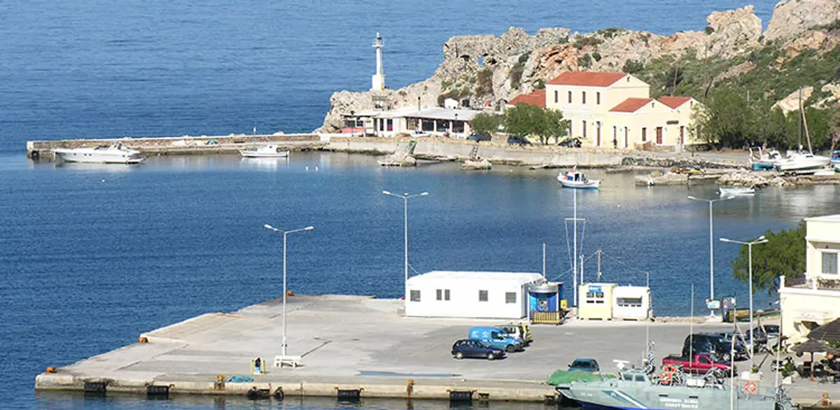 Λέρος: Πτώση ΙΧΕ οχήματος χωρίς επιβάτες στο λιμάνι της Αγίας Μαρίνας