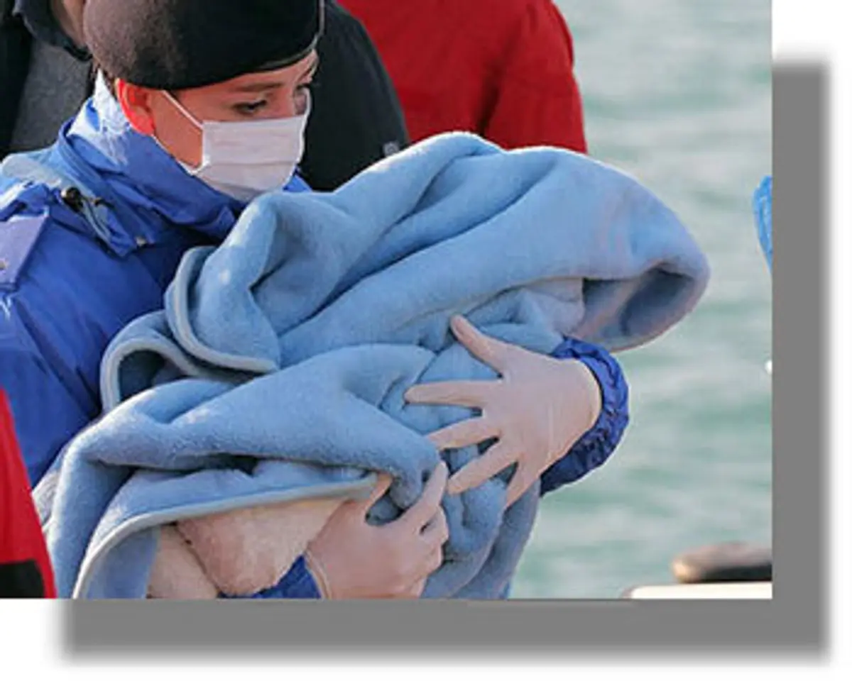 Επιχείρηση διάσωσης παράνομα εισελθόντων αλλοδαπών καθώς και 2 νεογέννητων στο Αγαθονήσι