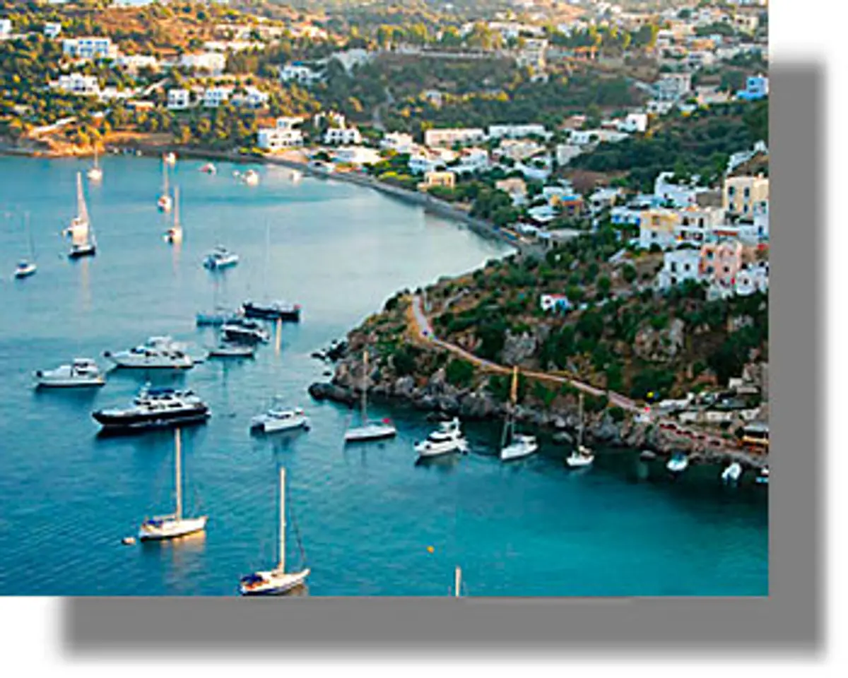 ΛΕΡΟΣ: Ανετράπη λέμβος με 5 επιβαίνοντες στη θαλάσσια περιοχή “ΤΟΥΡΚΟΠΗΓΑΔΟ”