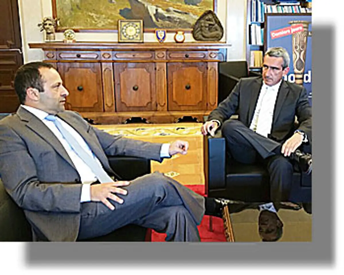 Γ. Χατζημάρκος προς Γ. Πάππου: Θα δώσουμε την μάχη ενωμένοι