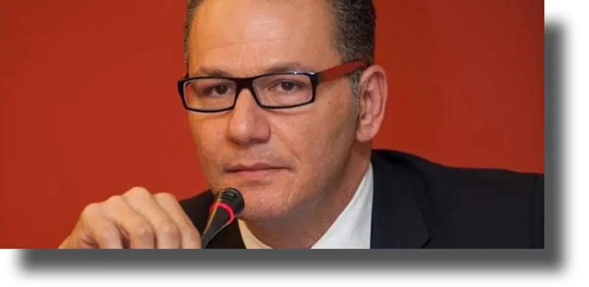 Παύλος Μπακίρης: “Πρέπει να φύγουν γιατί «αρρωσταίνουμε» περισσότερο”