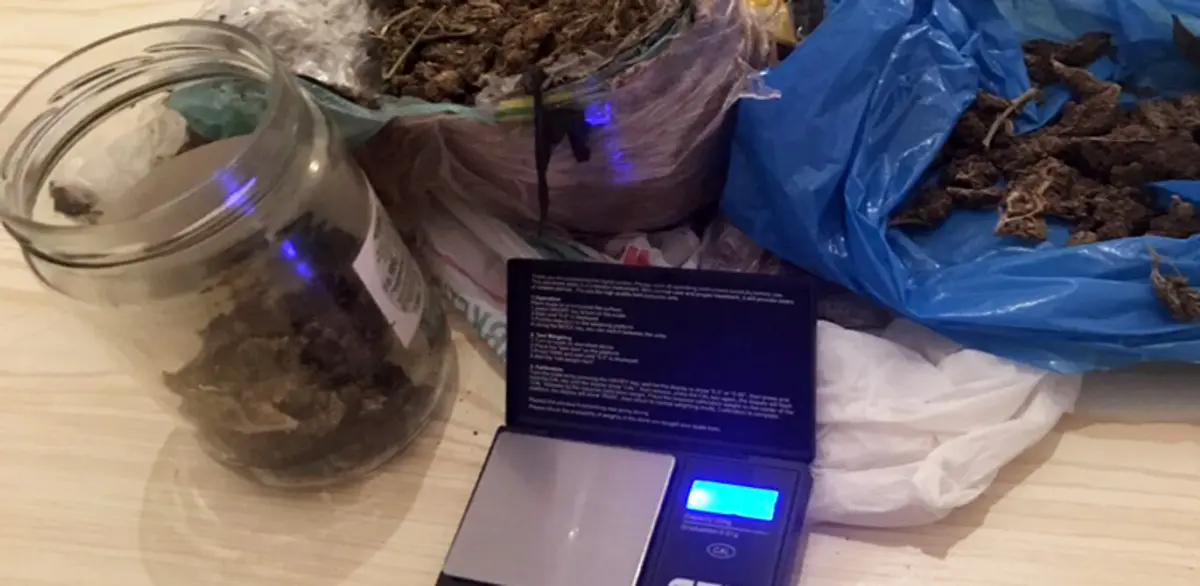 ΛΕΙΨΟΙ: Συνελήφθησαν τρία άτομα εμπλεκόμενα σε υποθέσεις ναρκωτικών