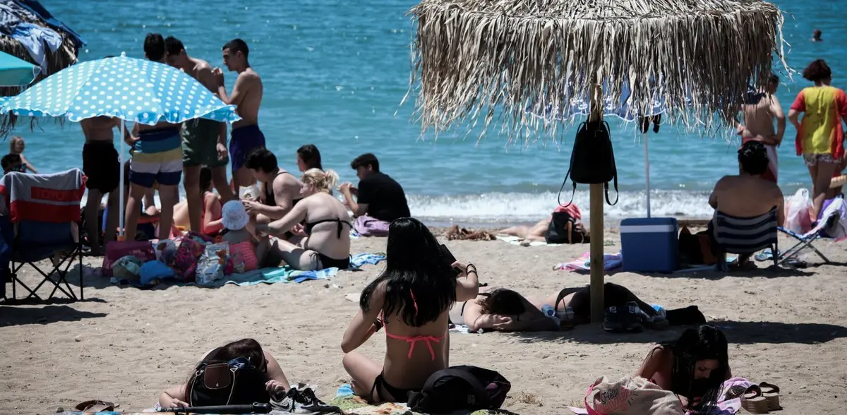 Καιρός: Καύσωνας με 40άρια το διήμερο – Ποιες πόλεις της Ελλάδας θα χτυπήσει η ζέστη