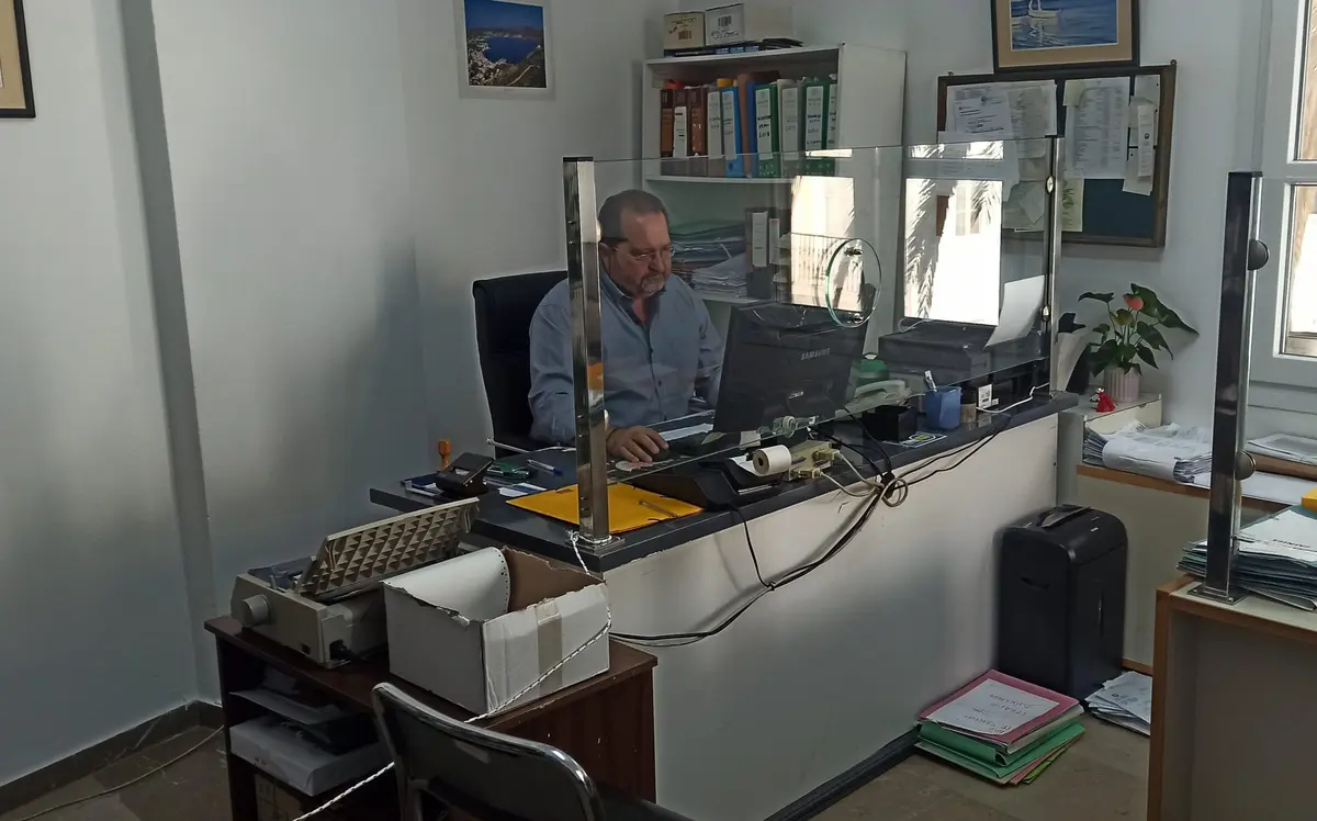 ΛΕΡΟΣ: ΣΤΟ ΚΤΙΡΙΟ ΤΟΥ ΚΕΠ ΜΕΤΑΣΤΕΓΑΣΤΗΚΕ ΤΟ ΓΡΑΦΕΙΟ ΕΣΟΔΩΝ ΤΟΥ ΔΗΜΟΥ ΛΕΡΟΥ