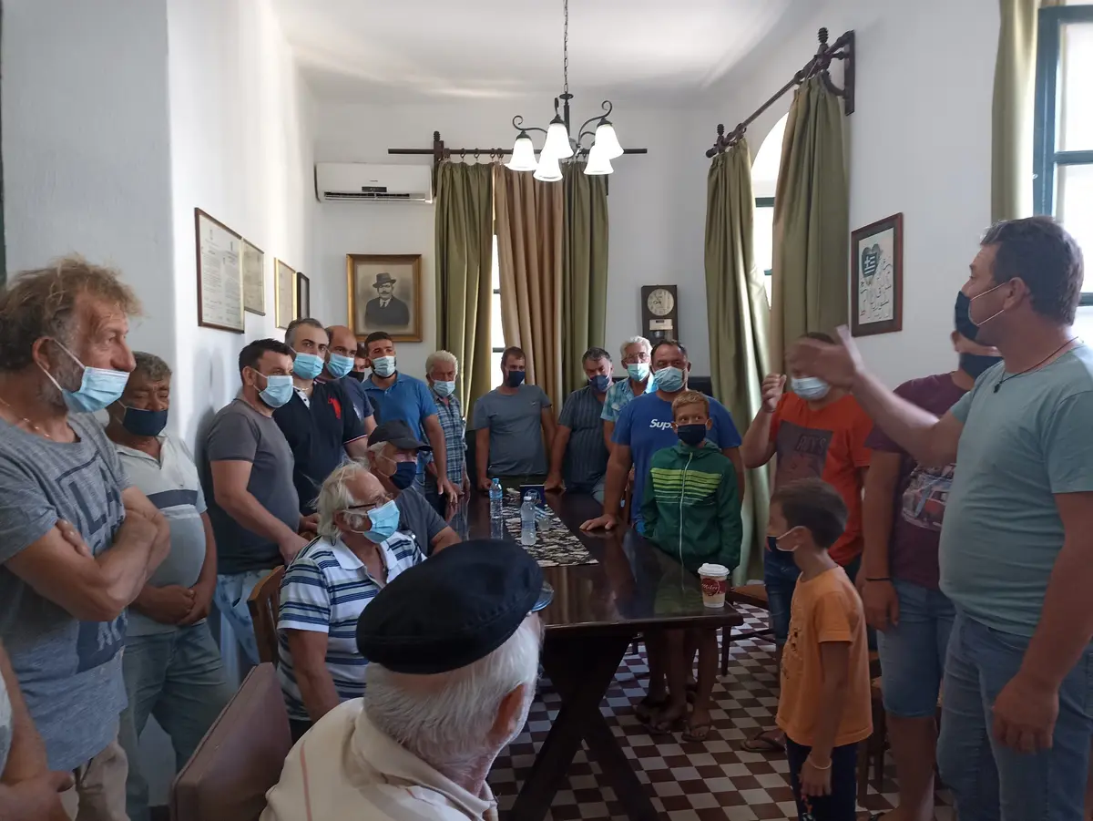 Λέρος: Υπό Κατάληψη το Δημαρχείο από αγανακτισμένους αλιείς