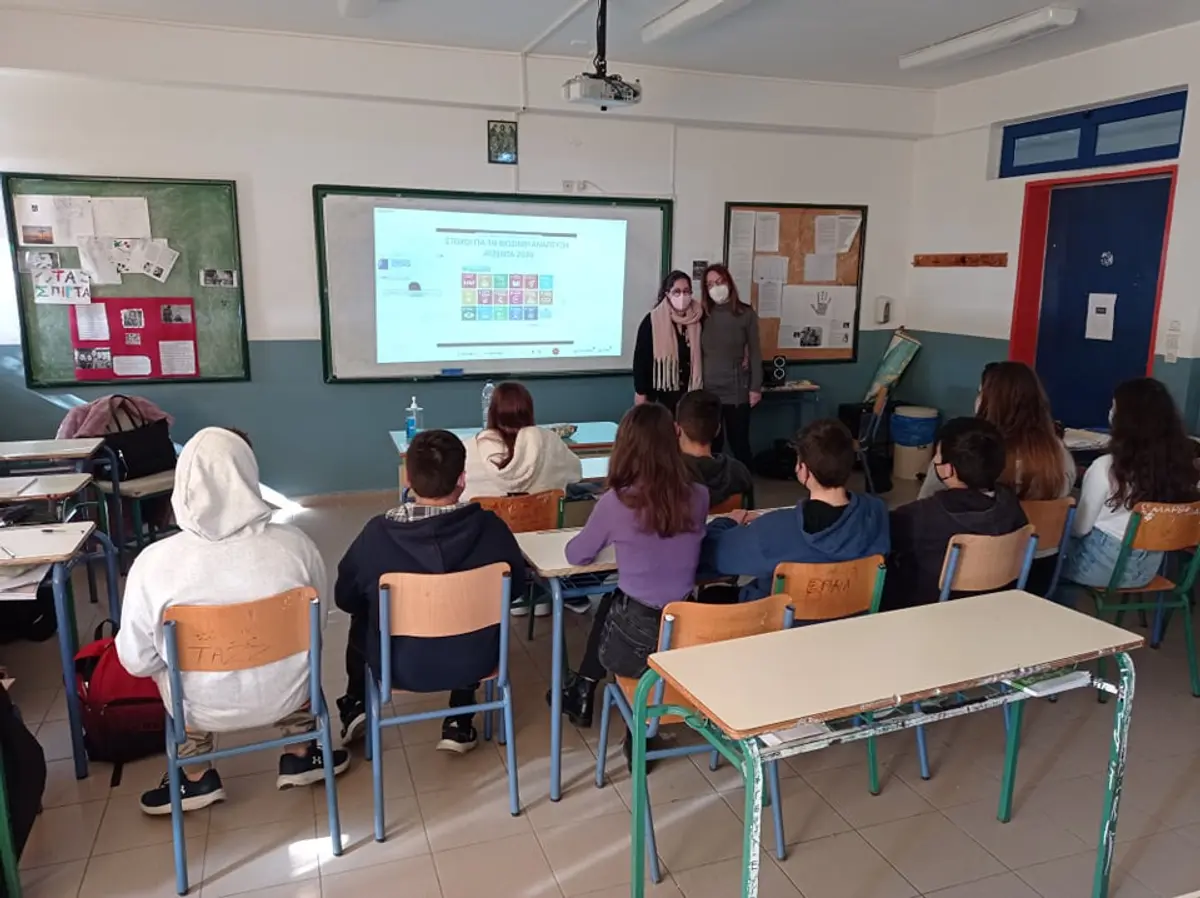 Λέρος: Ο υπεύθυνος Επικοινωνίας και Πληροφόρησης του ΟΗΕ στην Ελλάδα, κ. Φατούρος, σε σύνδεση με το 2ο Γυμνάσιο!