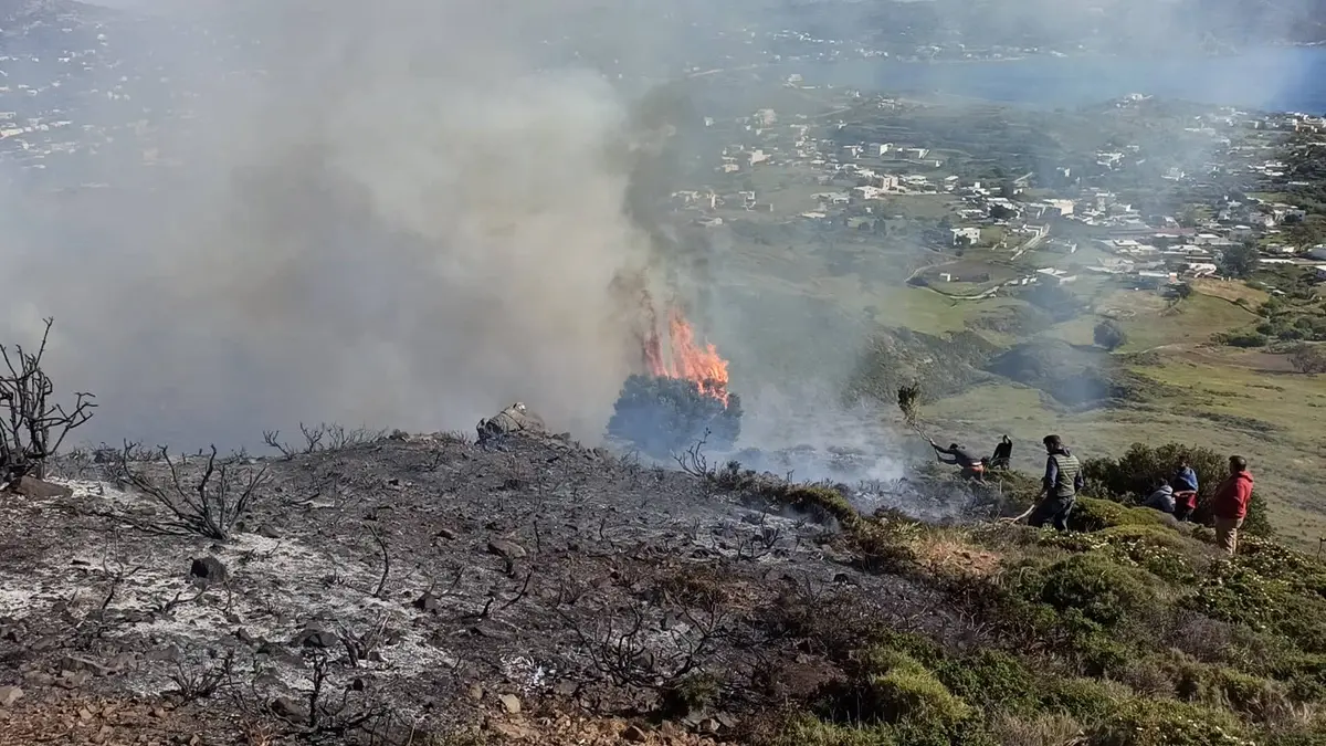 Λέρος: Υπό έλεγχο η πυρκαγιά στον Αγ. Κήρυκο