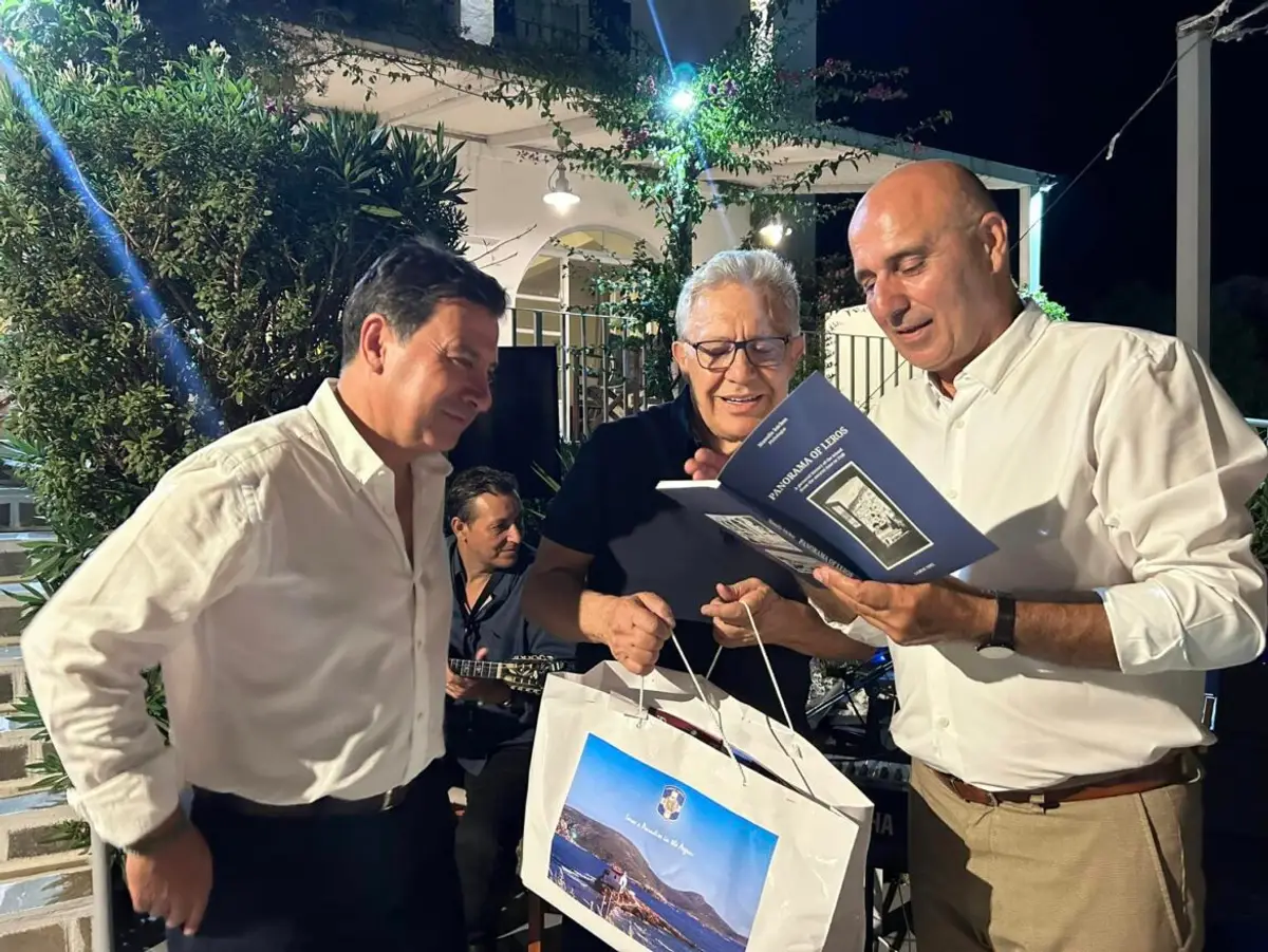 Προσκεκλημένοι του Δημάρχου Λέρου, ο Δήμαρχος Μποντρούμ κ. Ahmet Aras συνοδευόμενος από τον διάσημο μουσικοσυνθέτη,φίλο της χώρα μας κ. Zulfu Livaneli’s