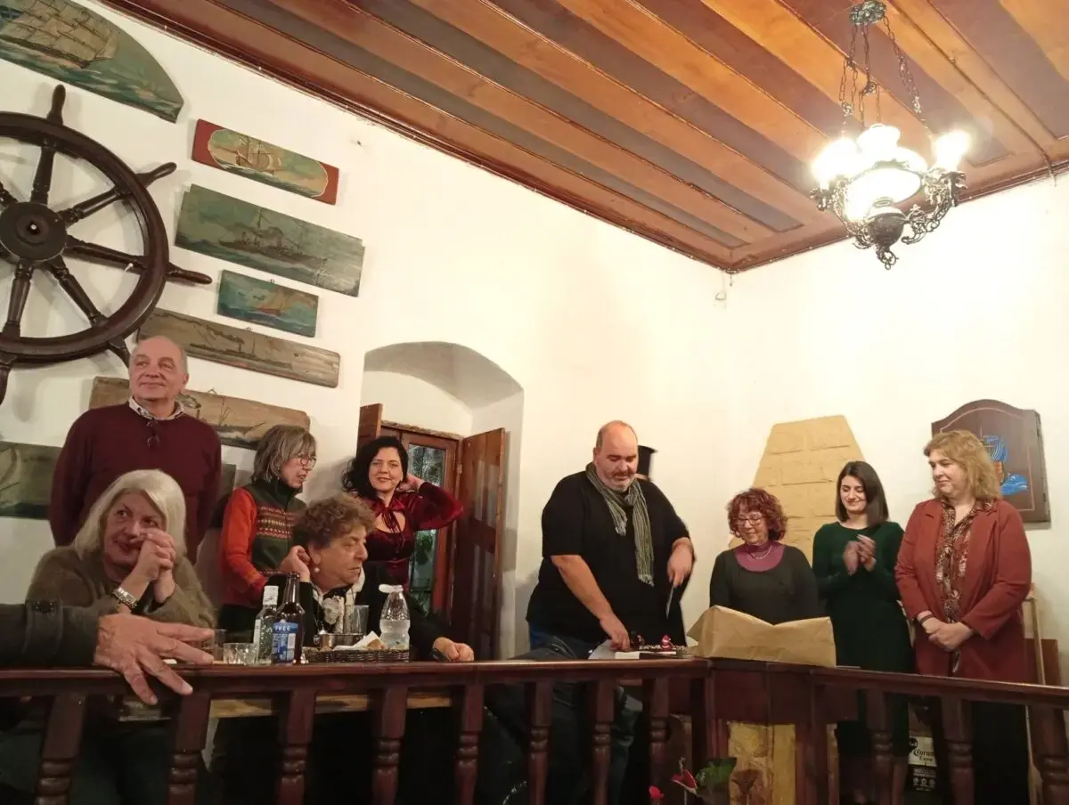 Θεατρική Ομάδα Λέρου: Η εκδήλωση κοπής της πρωτοχρονιάτικης πίτας στο Cafe Remezzo